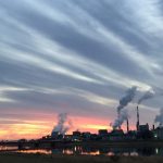 釧路の夕焼けと製紙工場のコラボ